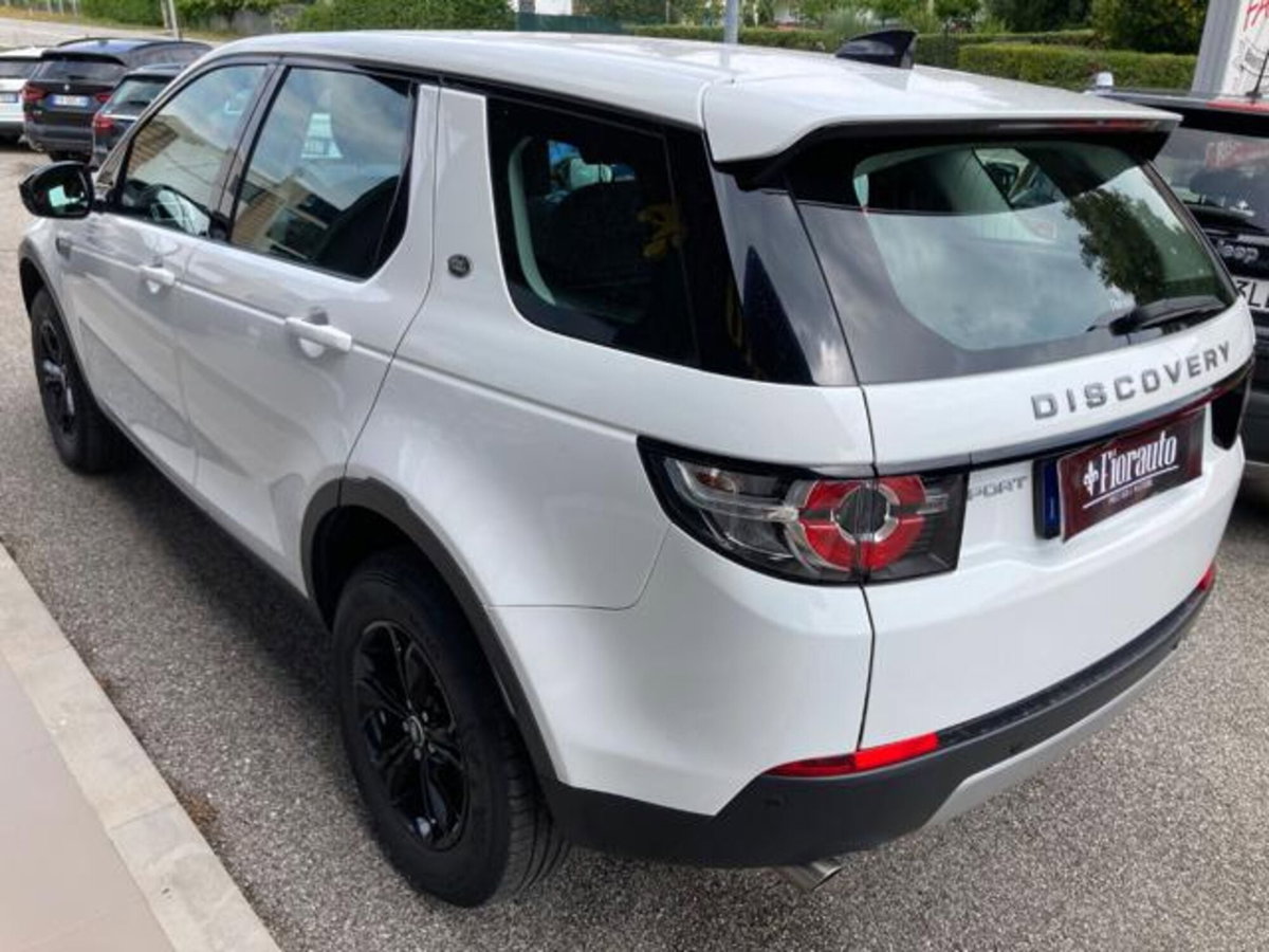 Land Rover Discovery Sport 2.0 TD4 150 CV Dark Edition (5)