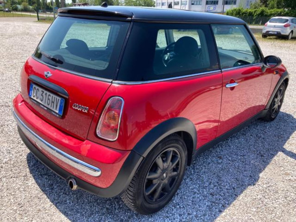 MINI Mini 1.6 16V Cooper (4)