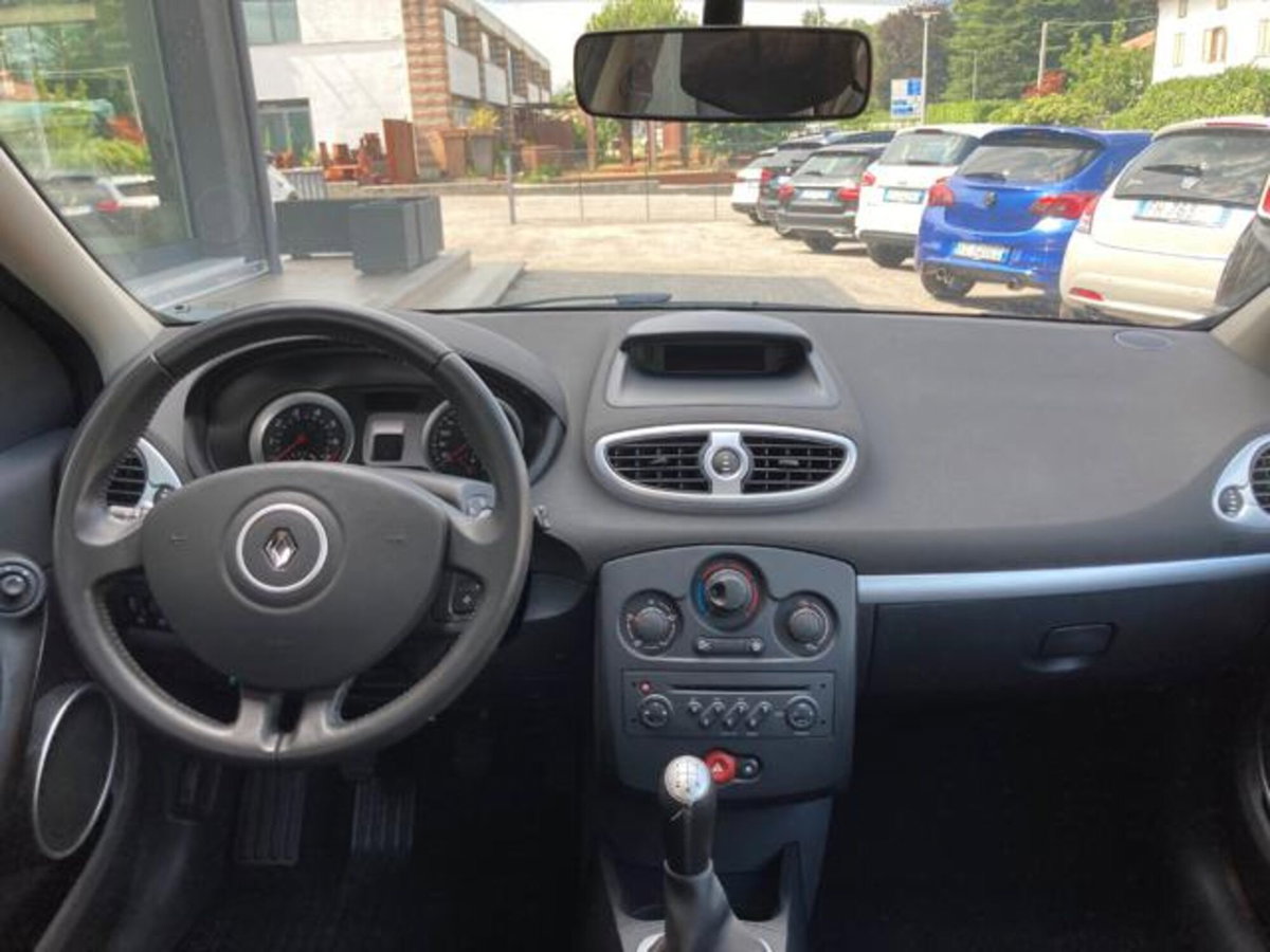 Renault Clio 1.4 16V 5 porte Dynamique (13)