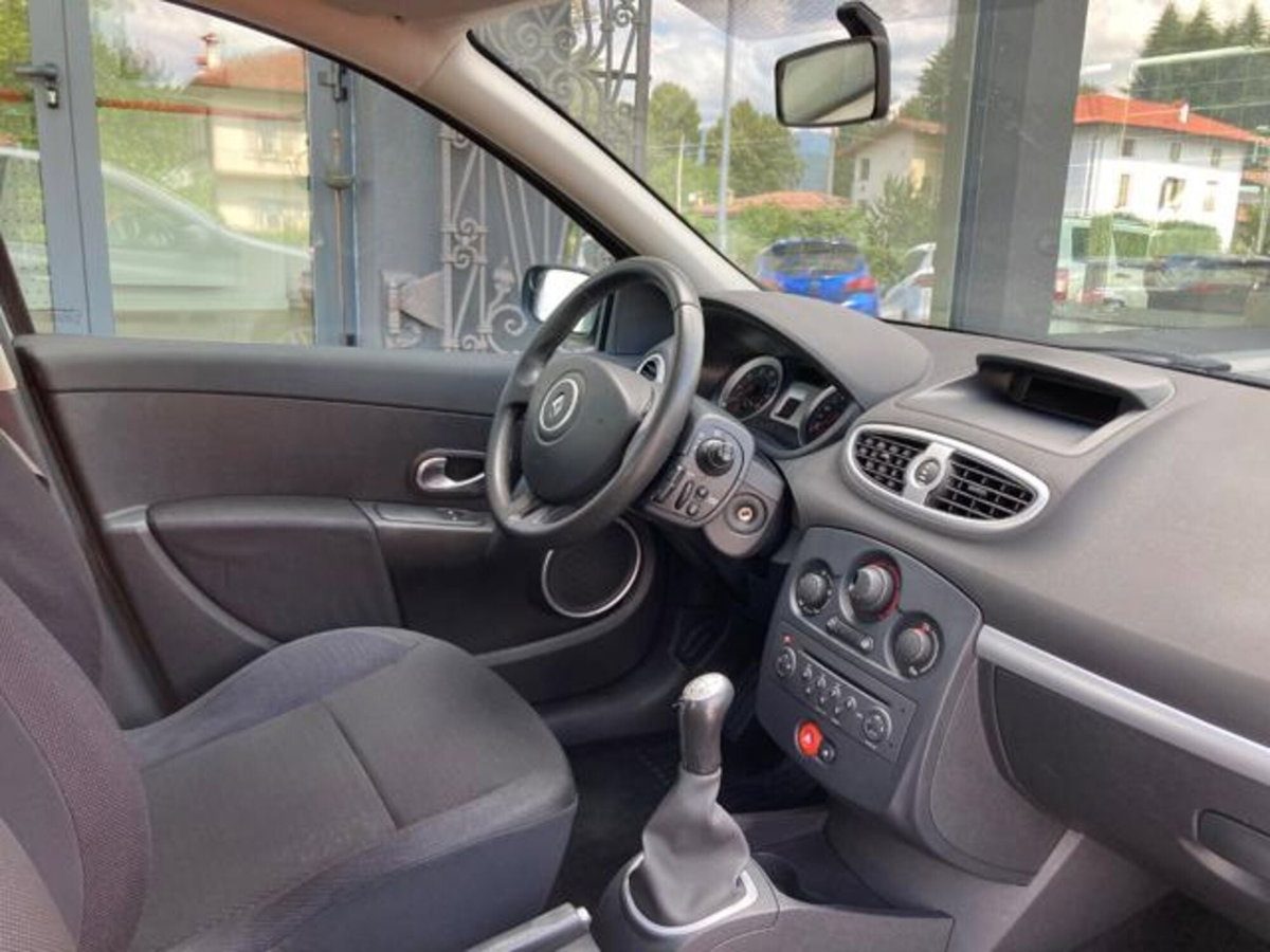 Renault Clio 1.4 16V 5 porte Dynamique (15)