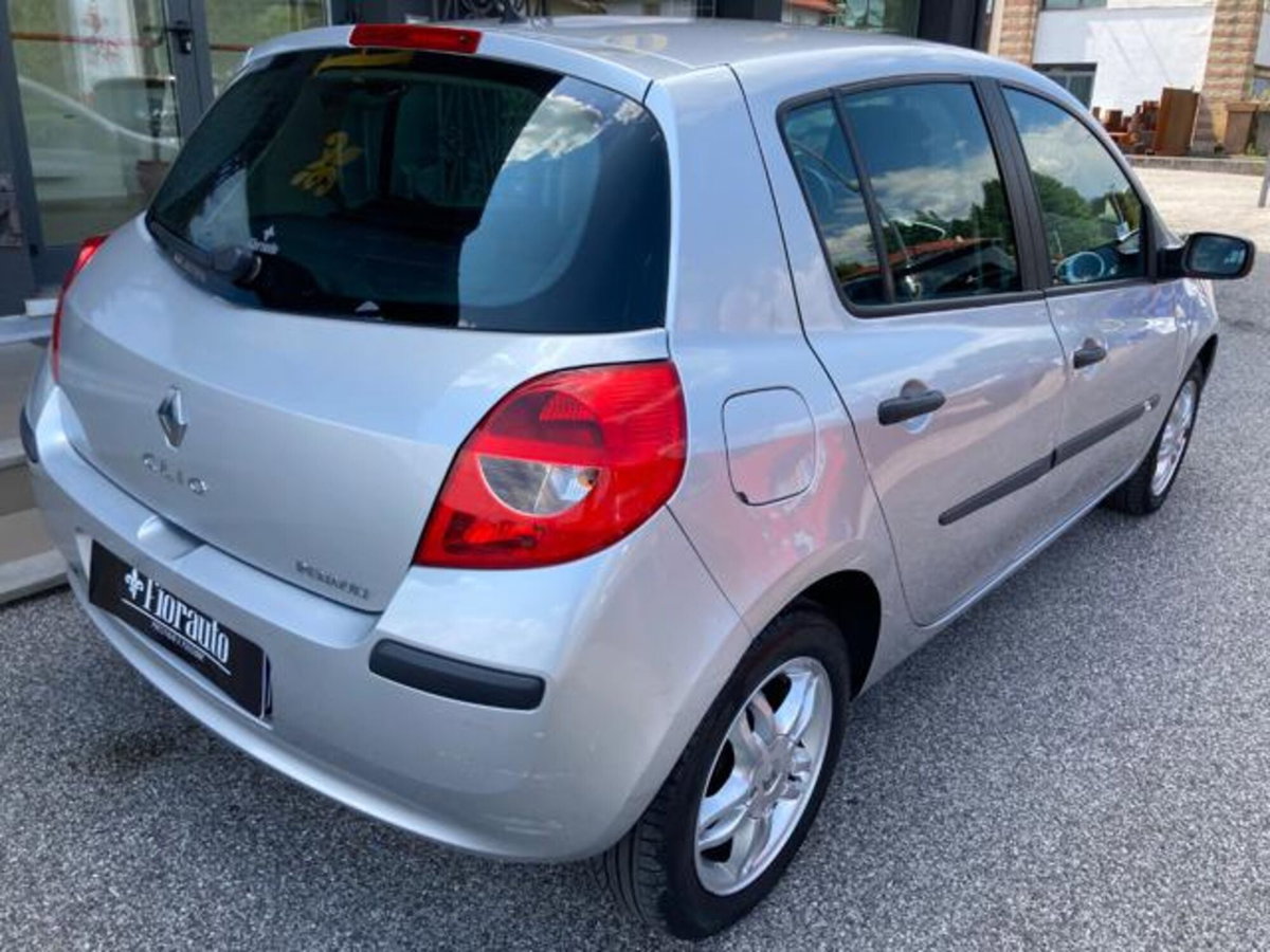 Renault Clio 1.4 16V 5 porte Dynamique (4)