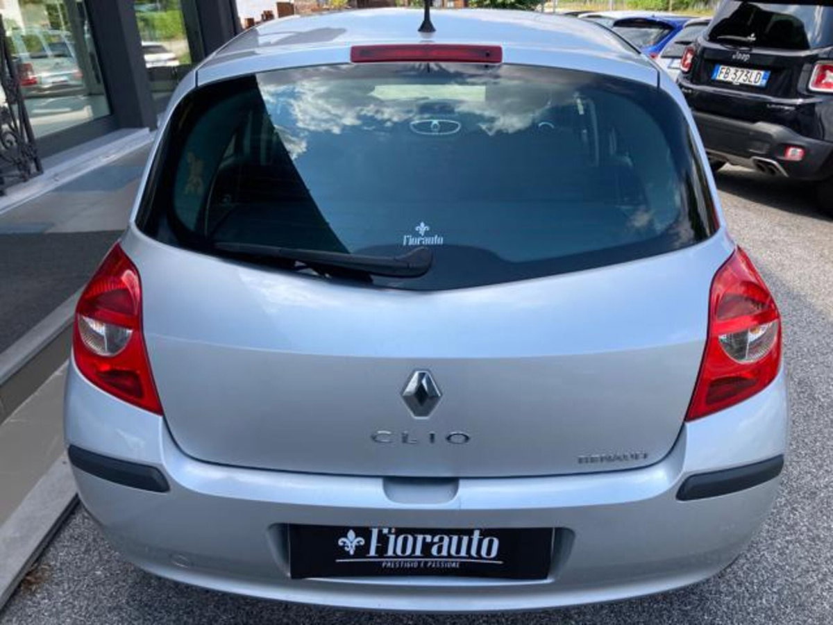Renault Clio 1.4 16V 5 porte Dynamique (5)
