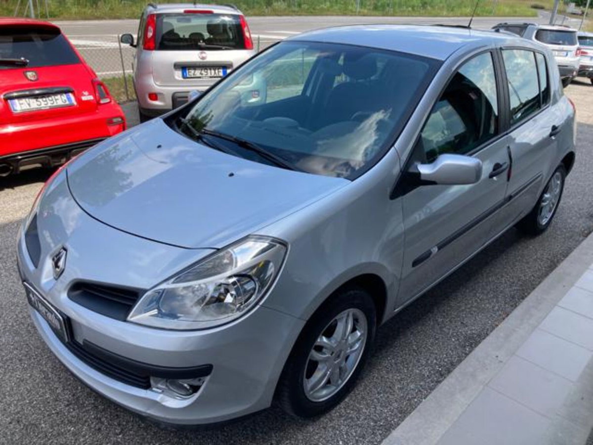 Renault Clio 1.4 16V 5 porte Dynamique (7)
