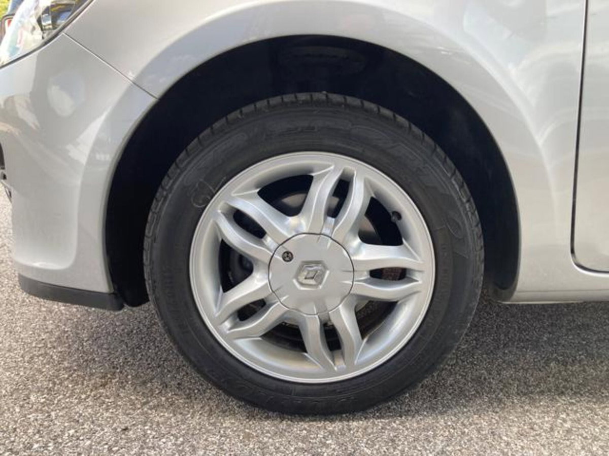 Renault Clio 1.4 16V 5 porte Dynamique (8)