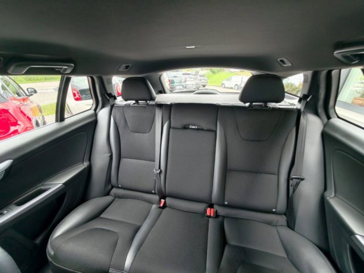 Volvo V60 D4 R-design Momentum (14)