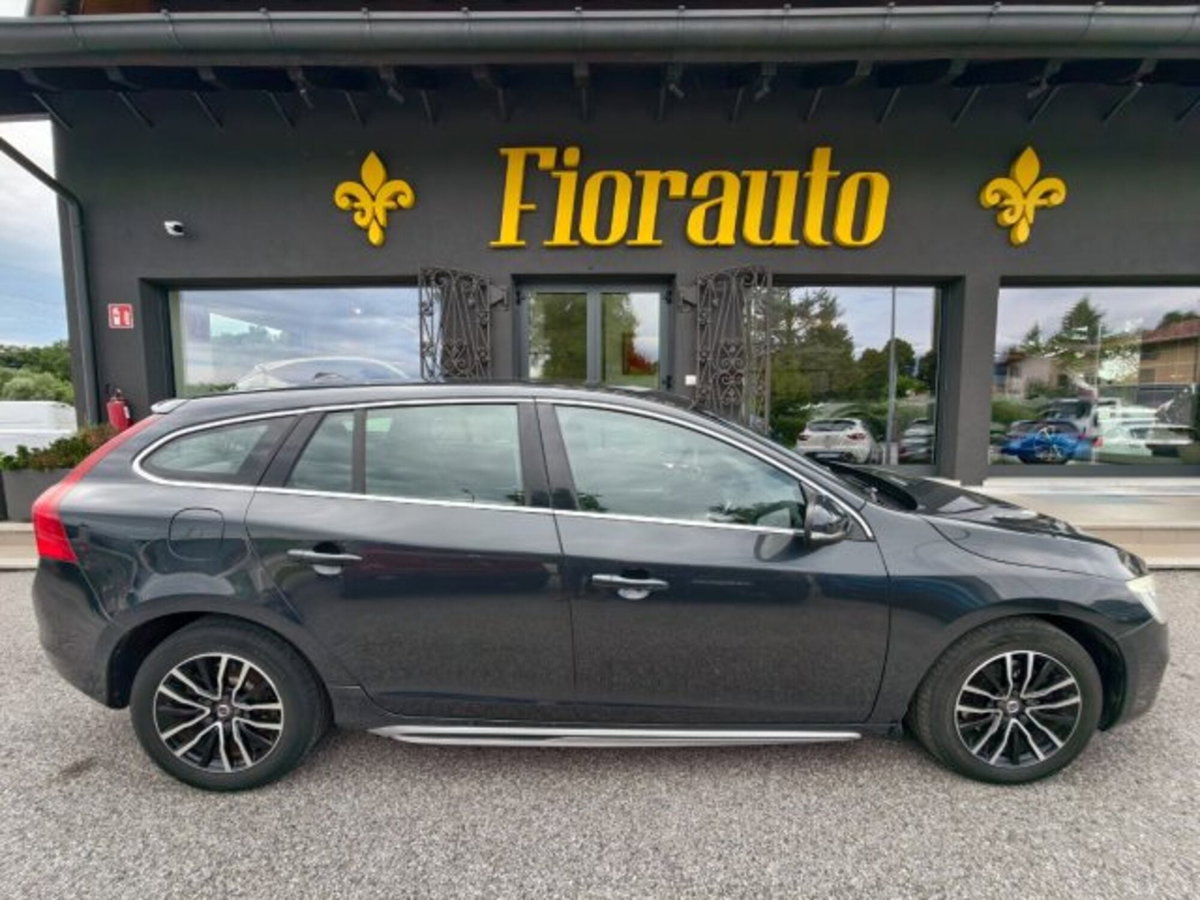Volvo V60 D4 R-design Momentum (3)