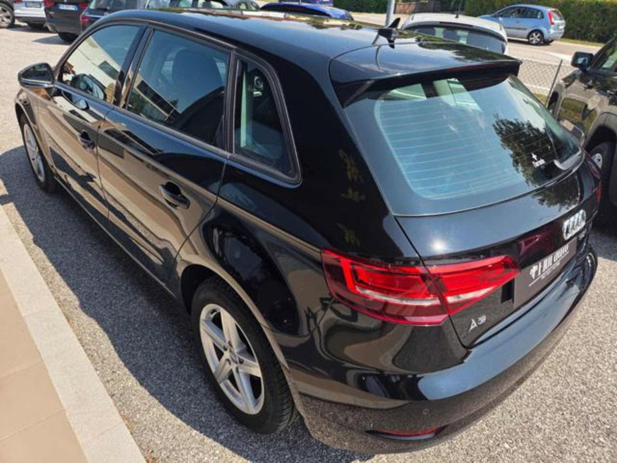 Audi A3 Sportback 1.6 TDI 116 CV Sport (6)