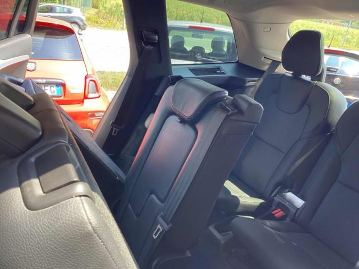 Volvo XC90 D5 AWD Geartronic 7 posti Kinetic (11)