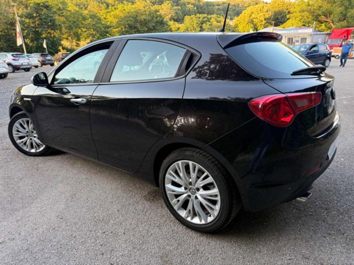 Alfa Romeo Giulietta 1.6 JTDm Distinctive 120cv (15)
