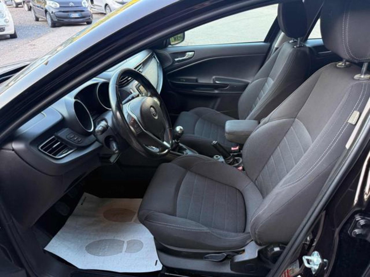 Alfa Romeo Giulietta 1.6 JTDm Distinctive 120cv (8)