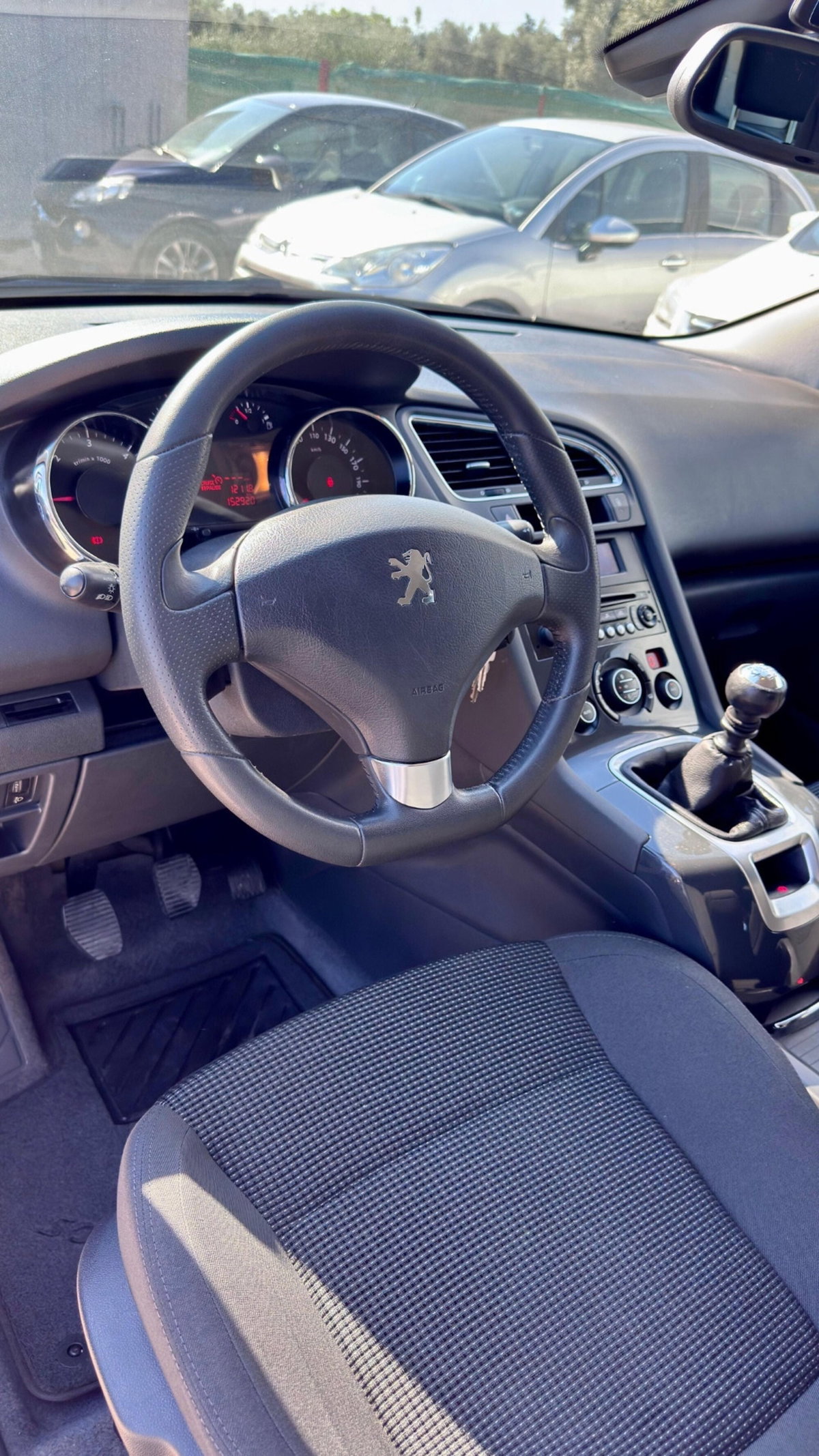 Peugeot 5008 1.6 HDi 115CV Allure (10)
