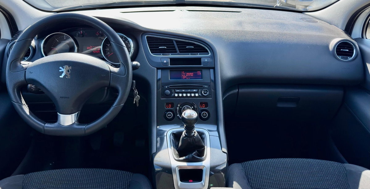 Peugeot 5008 1.6 HDi 115CV Allure (12)