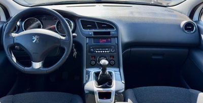 Peugeot 5008 1.6 HDi 115CV Allure (12)