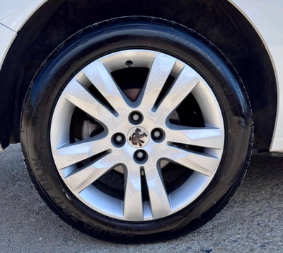 Peugeot 5008 1.6 HDi 115CV Allure (13)