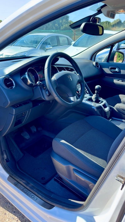 Peugeot 5008 1.6 HDi 115CV Allure (14)