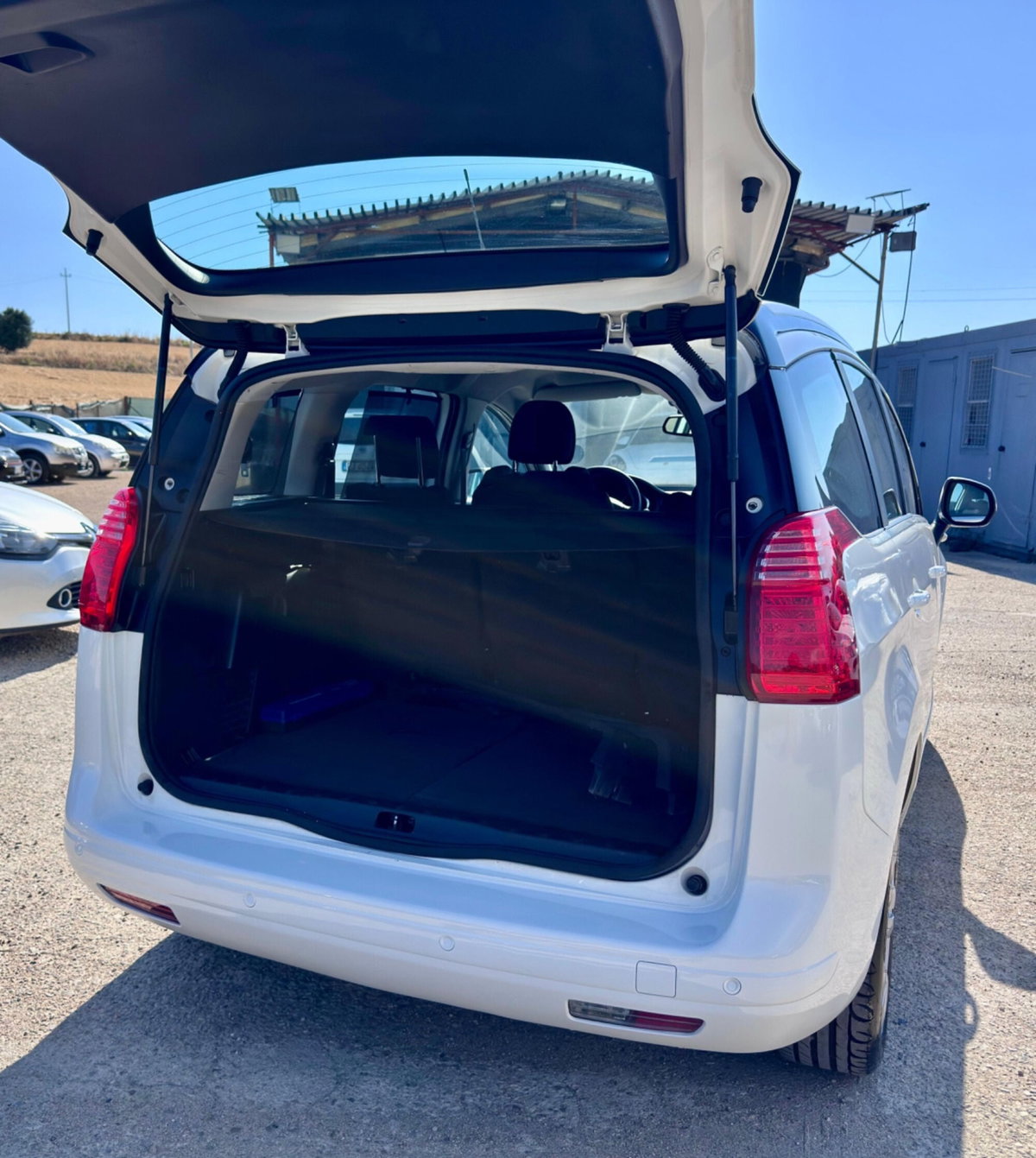 Peugeot 5008 1.6 HDi 115CV Allure (15)