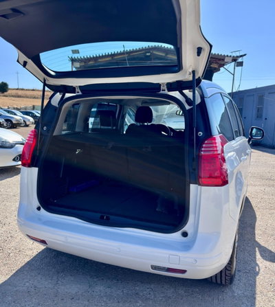 Peugeot 5008 1.6 HDi 115CV Allure (15)