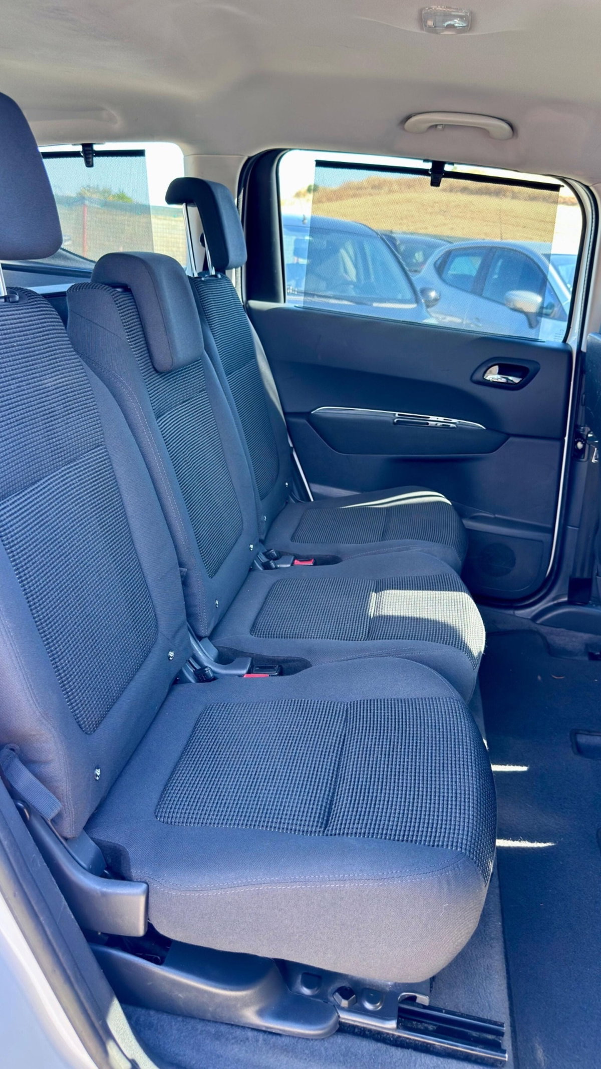Peugeot 5008 1.6 HDi 115CV Allure (16)