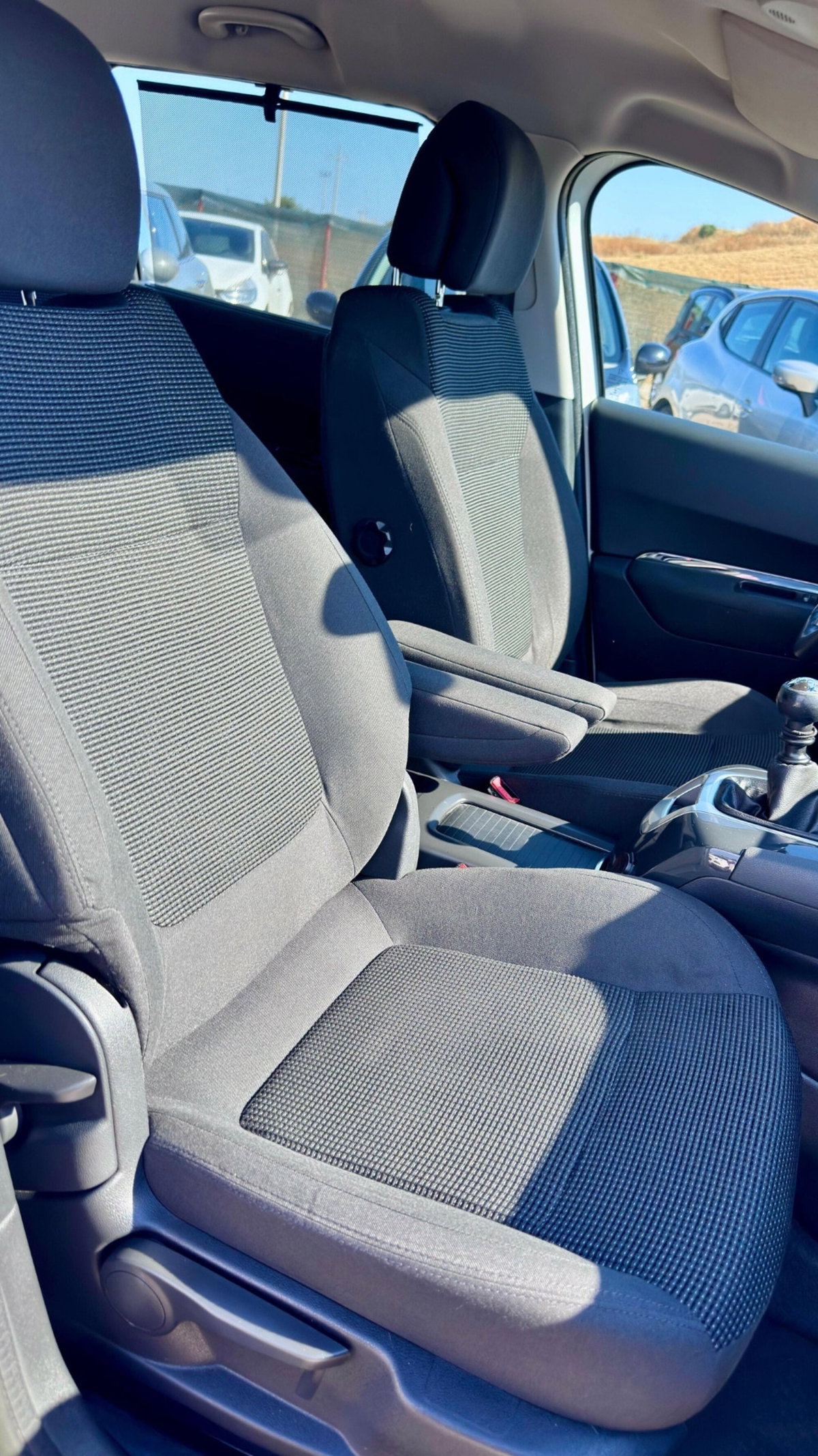 Peugeot 5008 1.6 HDi 115CV Allure (17)
