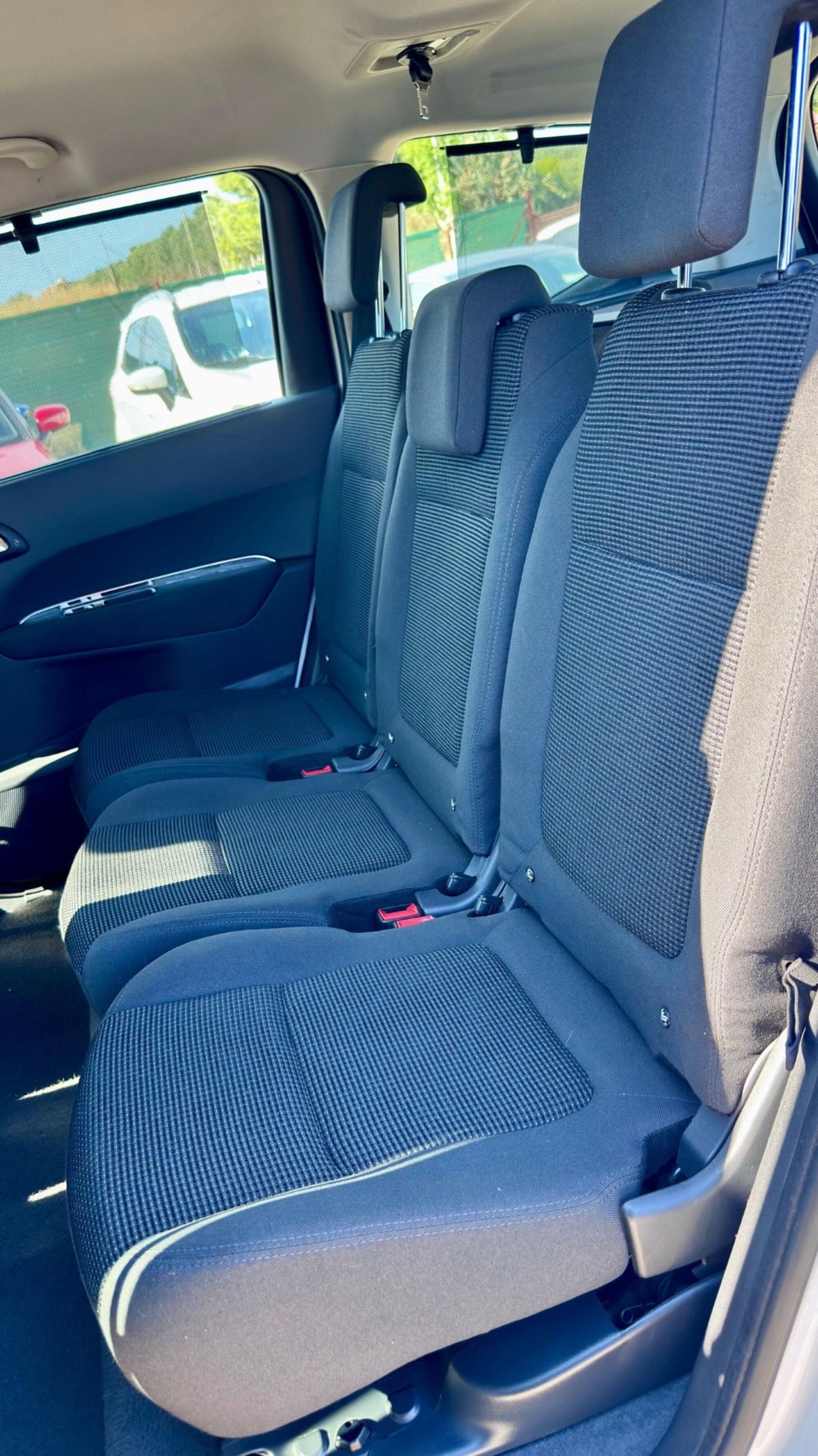 Peugeot 5008 1.6 HDi 115CV Allure (18)