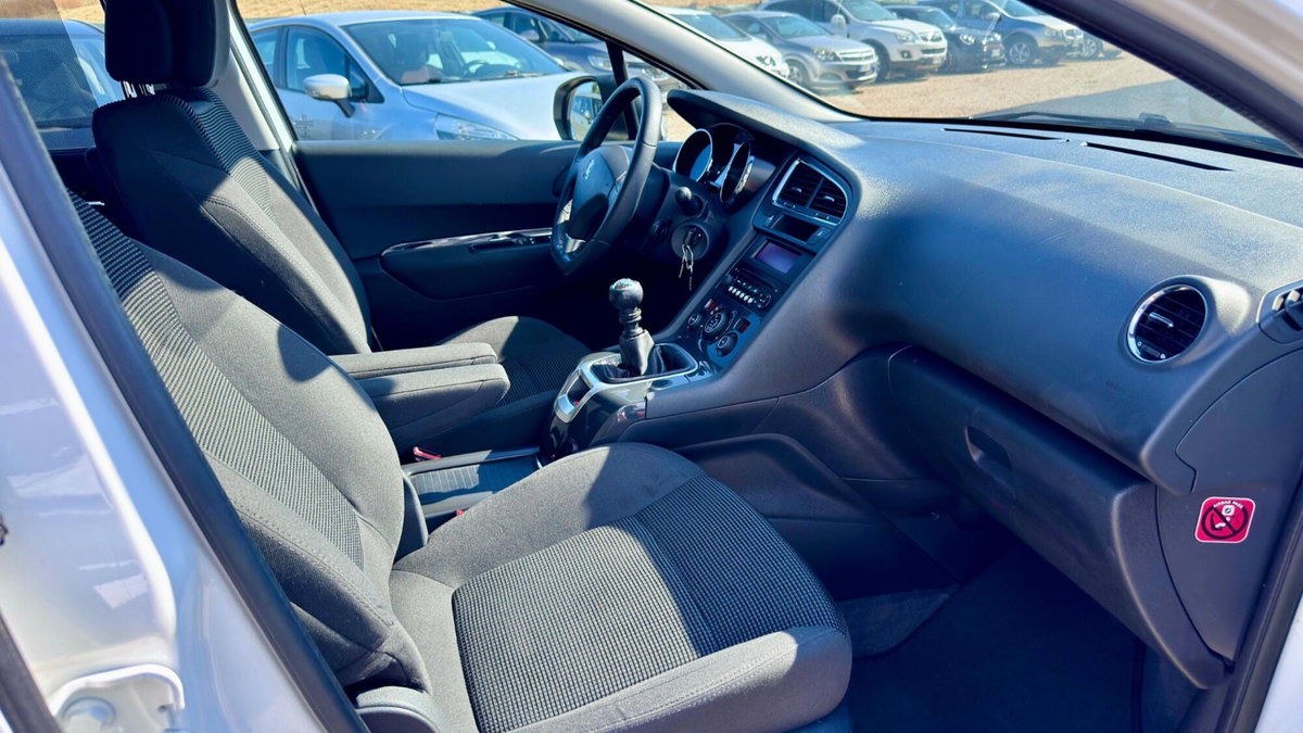 Peugeot 5008 1.6 HDi 115CV Allure (19)