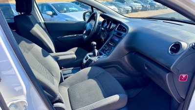 Peugeot 5008 1.6 HDi 115CV Allure (19)