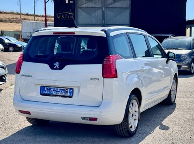 Peugeot 5008 1.6 HDi 115CV Allure (3)