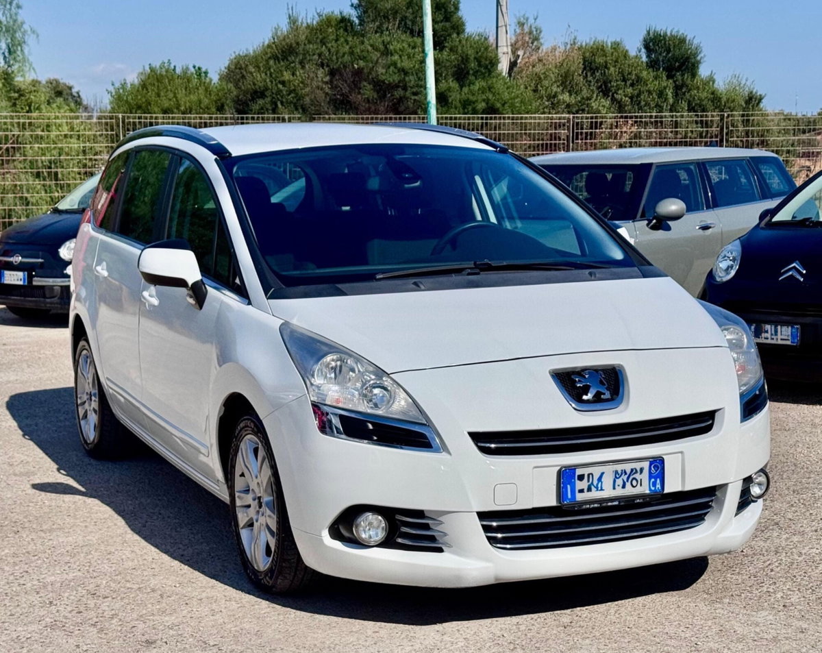 Peugeot 5008 1.6 HDi 115CV Allure (4)