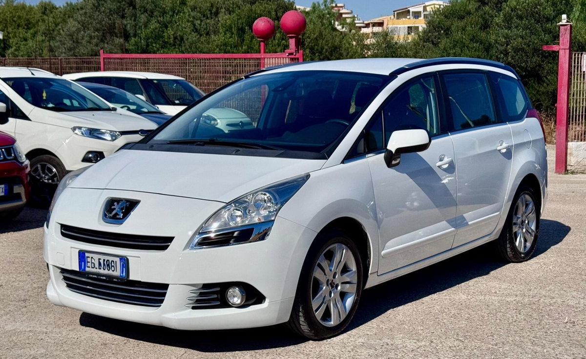 Peugeot 5008 1.6 HDi 115CV Allure (7)