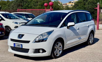 Peugeot 5008 1.6 HDi 115CV Allure (7)
