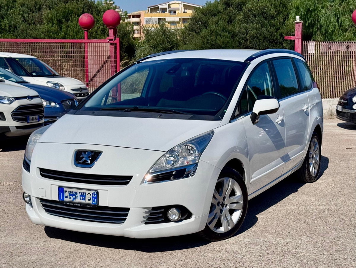 Peugeot 5008 1.6 HDi 115CV Allure (9)