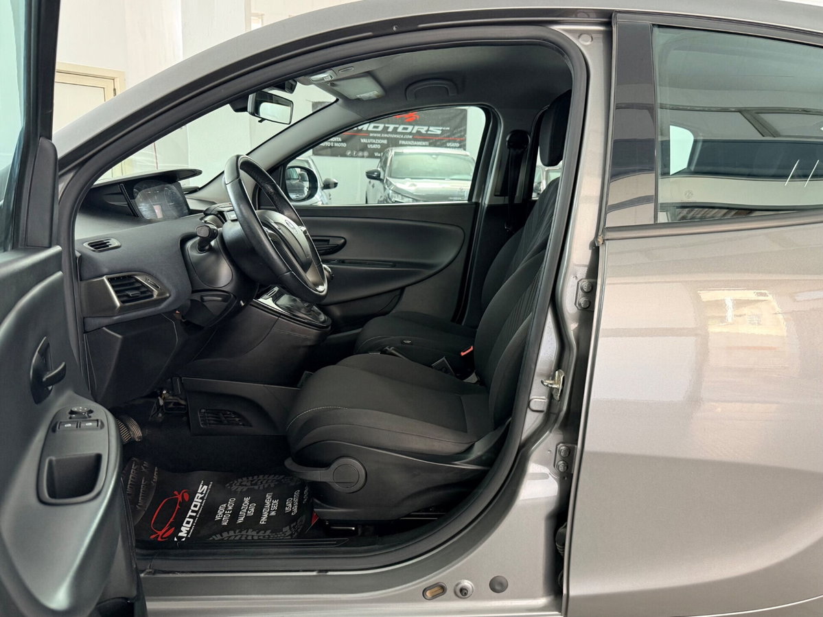 Lancia Ypsilon 1.0 FireFly 5 porte S&S Hybrid Gold Plus (13)