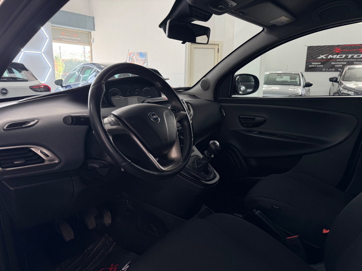 Lancia Ypsilon 1.0 FireFly 5 porte S&S Hybrid Gold Plus (14)