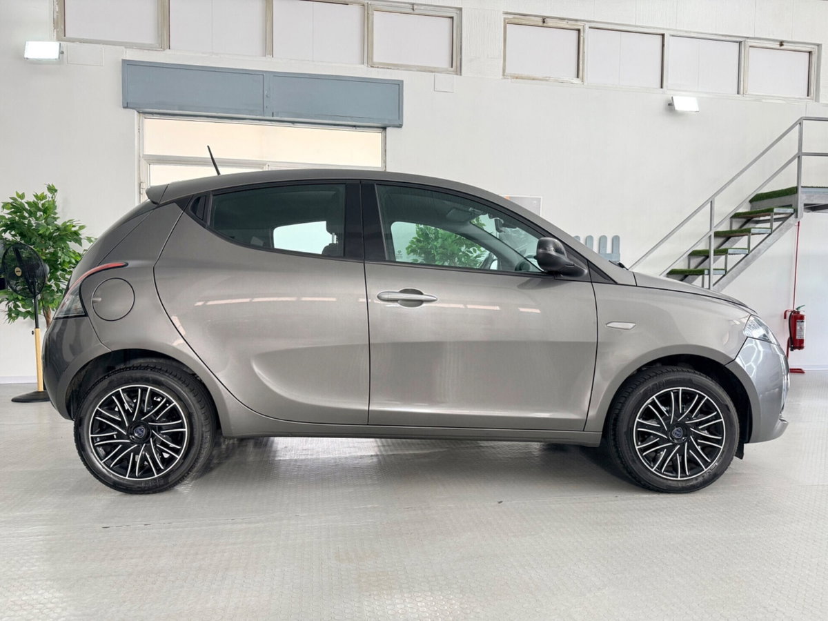 Lancia Ypsilon 1.0 FireFly 5 porte S&S Hybrid Gold Plus (4)