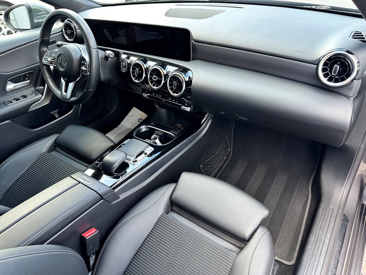 Mercedes-Benz Classe A 180 d Automatic Sport (9)