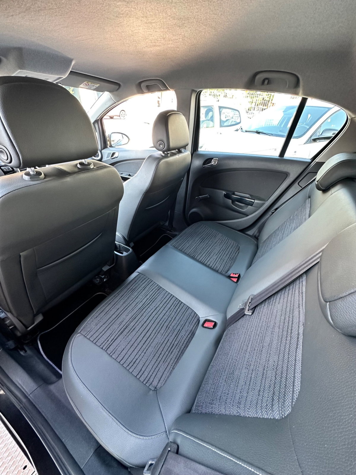 Opel Corsa 1.2 5 porte Edition (12)