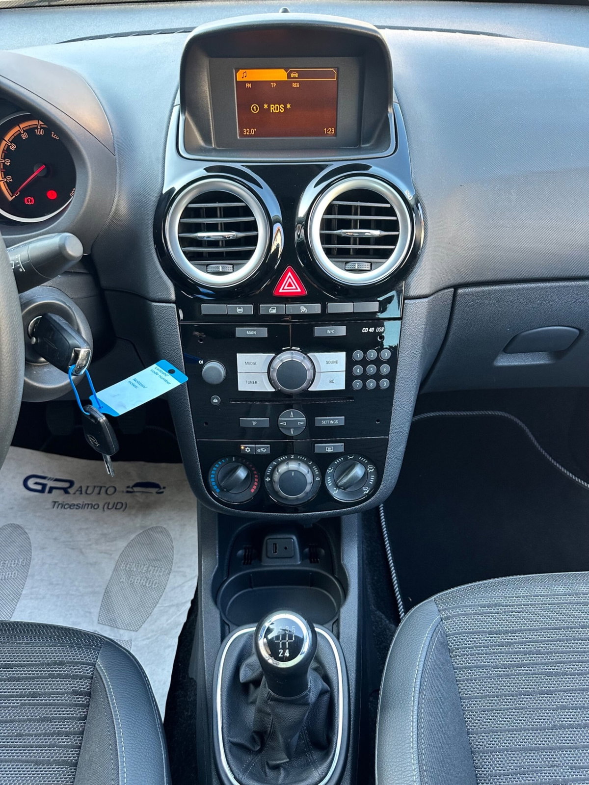 Opel Corsa 1.2 5 porte Edition (14)