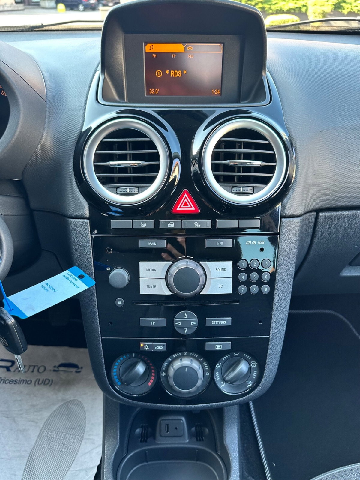 Opel Corsa 1.2 5 porte Edition (15)