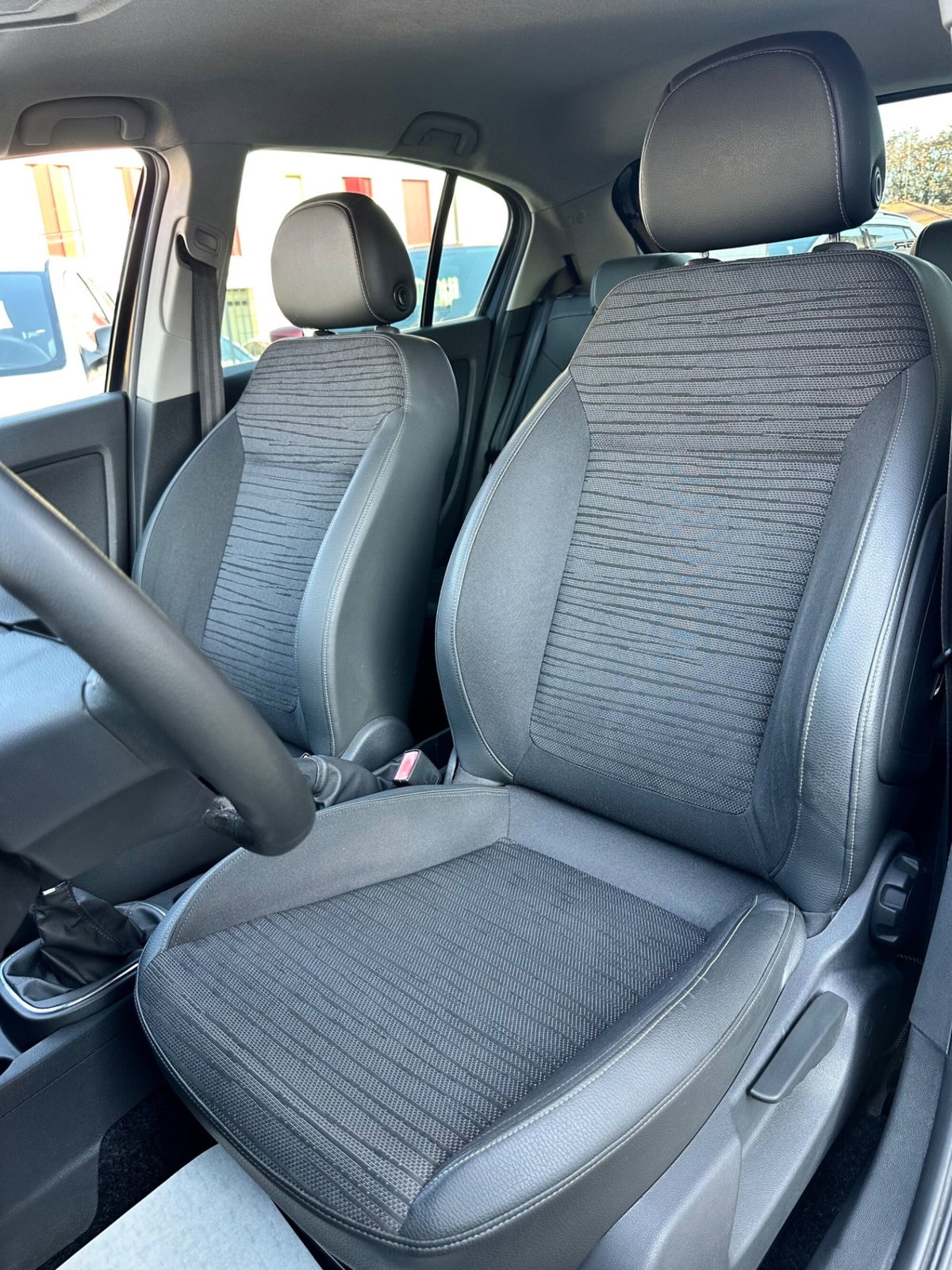 Opel Corsa 1.2 5 porte Edition (8)