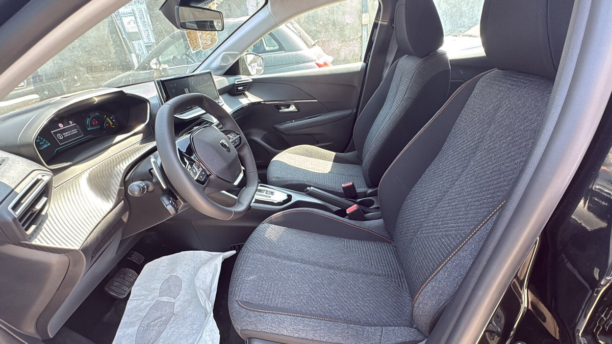 Peugeot 208 PureTech 100 Stop&Start 5 porte GT (9)