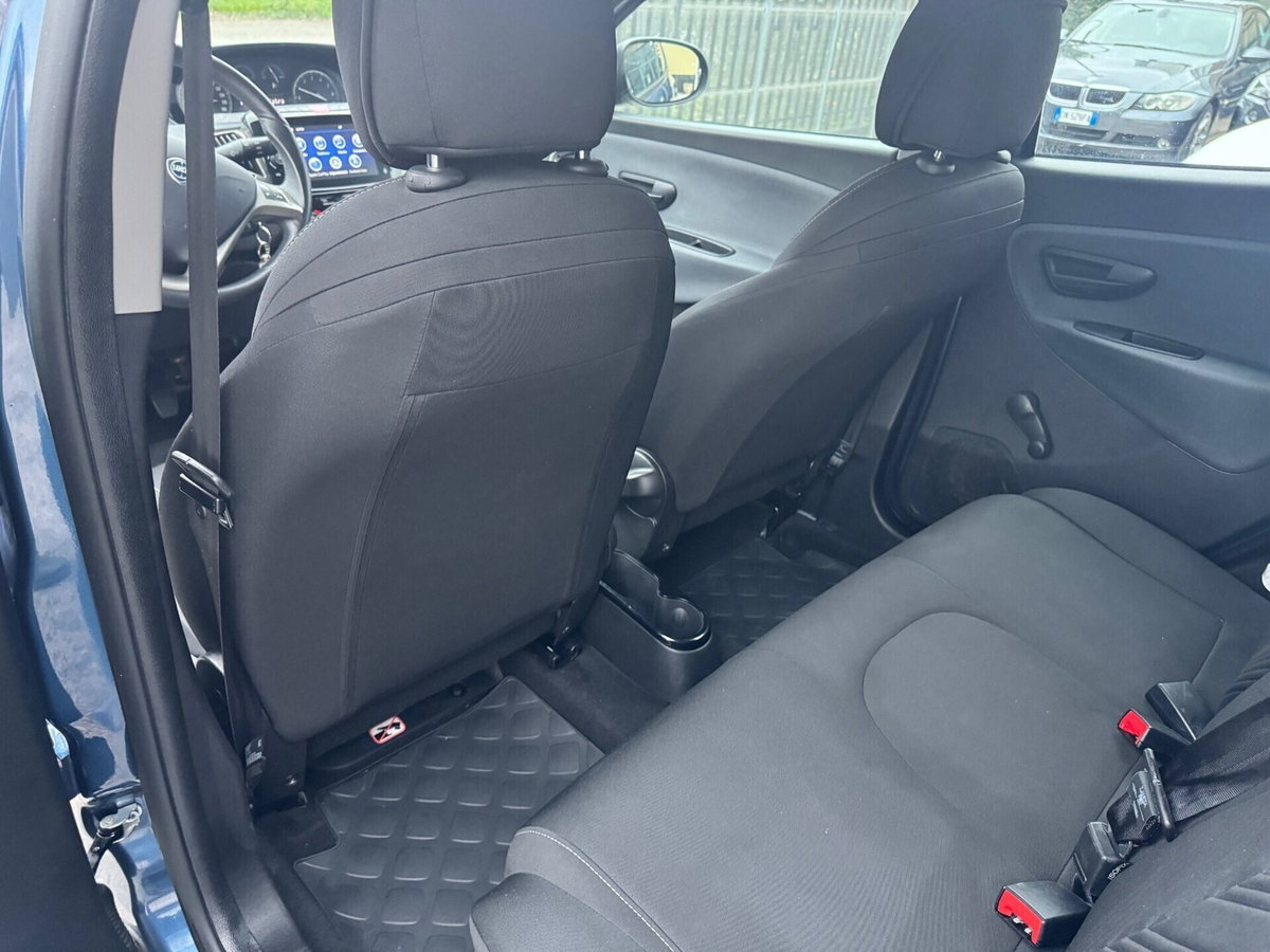 Lancia Ypsilon 1.0 FireFly 5 porte S&S Hybrid Gold Plus (10)