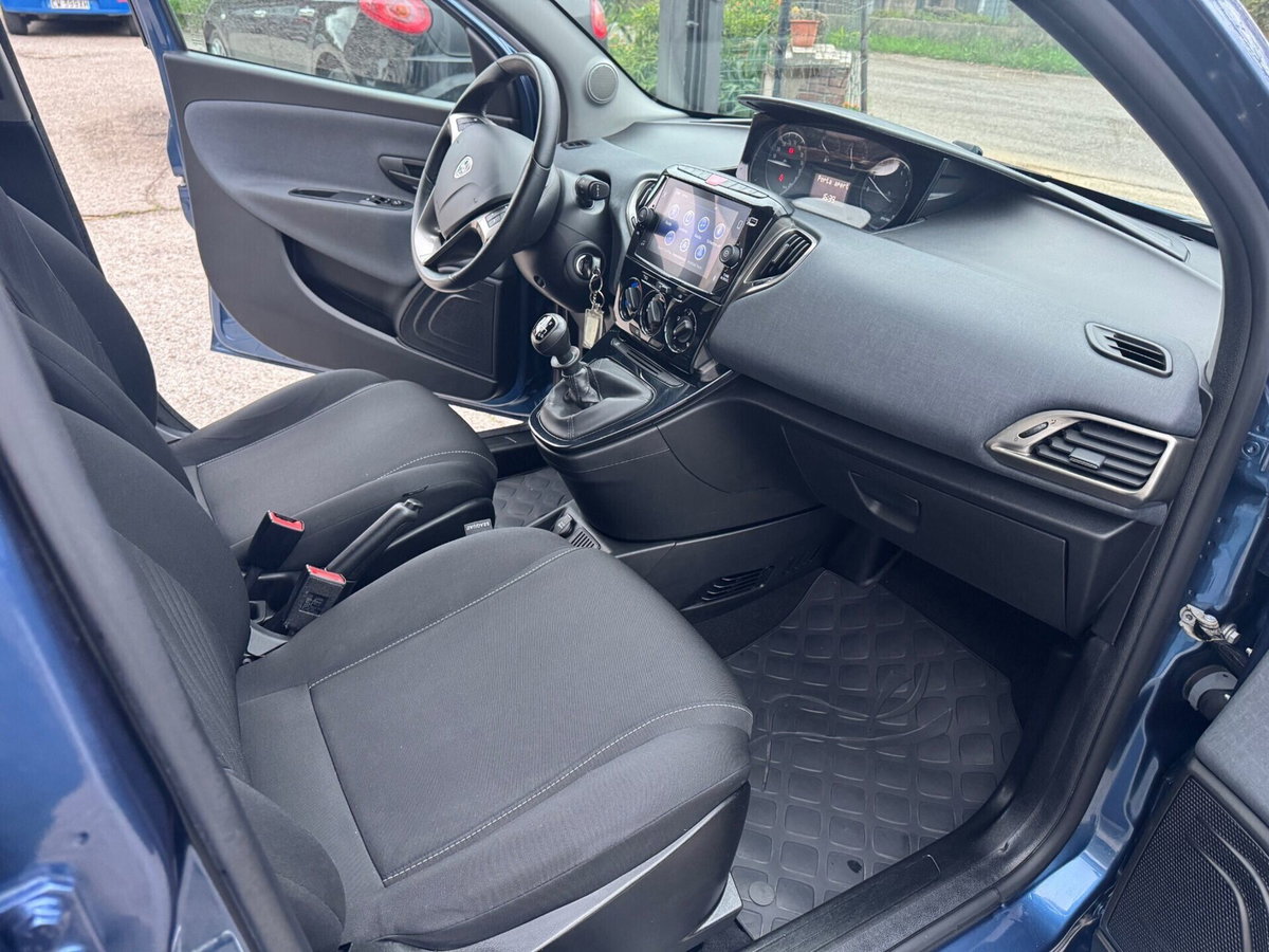 Lancia Ypsilon 1.0 FireFly 5 porte S&S Hybrid Gold Plus (11)