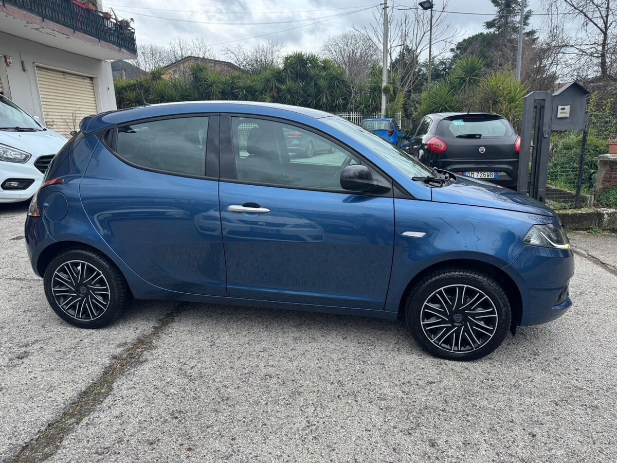 Lancia Ypsilon 1.0 FireFly 5 porte S&S Hybrid Gold Plus (4)