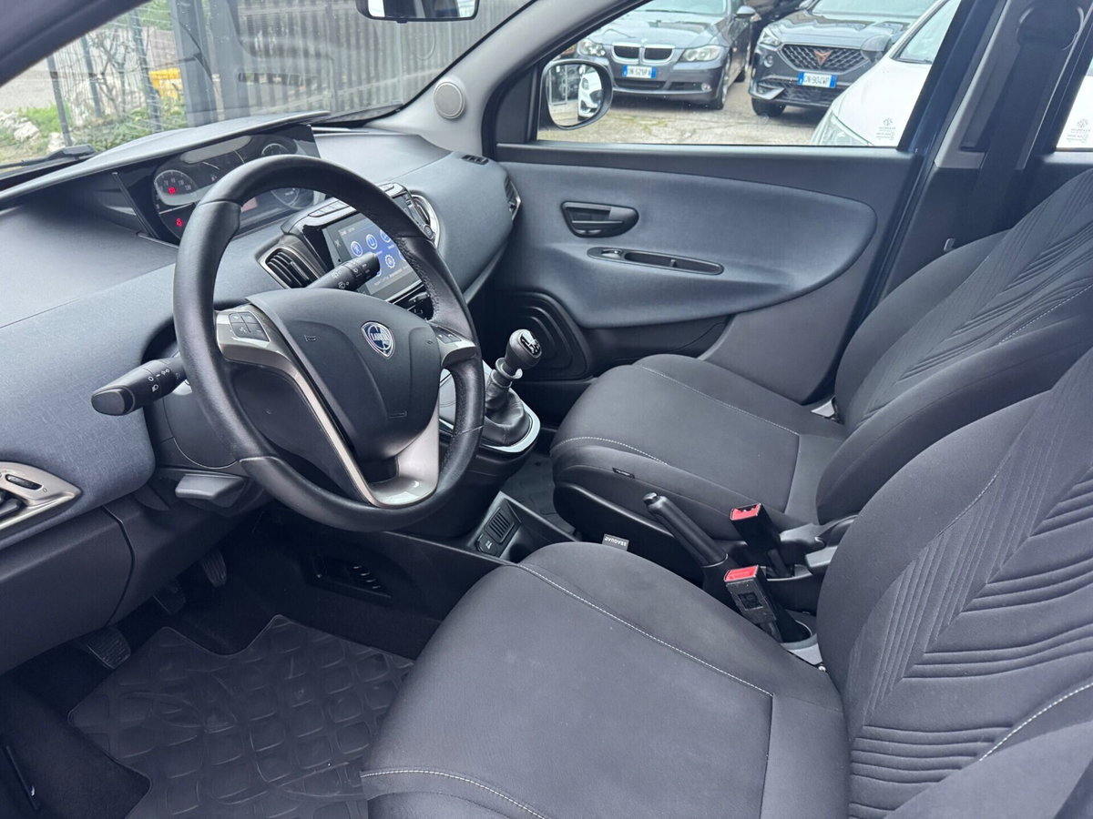 Lancia Ypsilon 1.0 FireFly 5 porte S&S Hybrid Gold Plus (9)