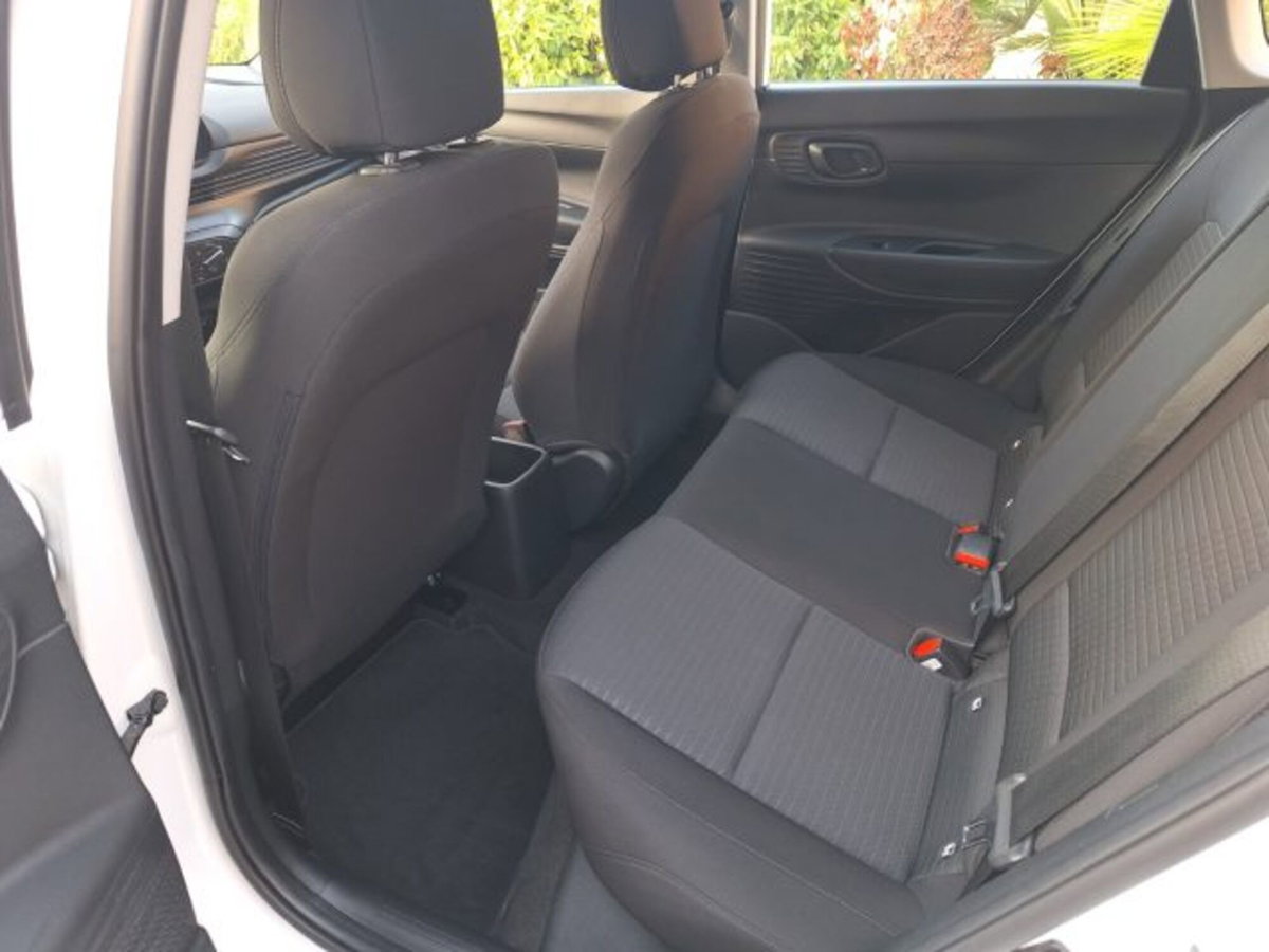 Hyundai i20 1.2 MPI MT ConnectLine (20)