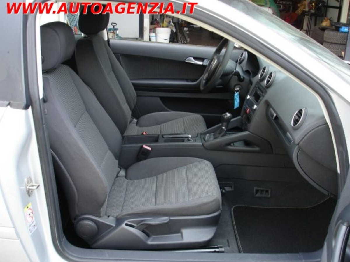 Audi A3 1.6 Ambiente (10)