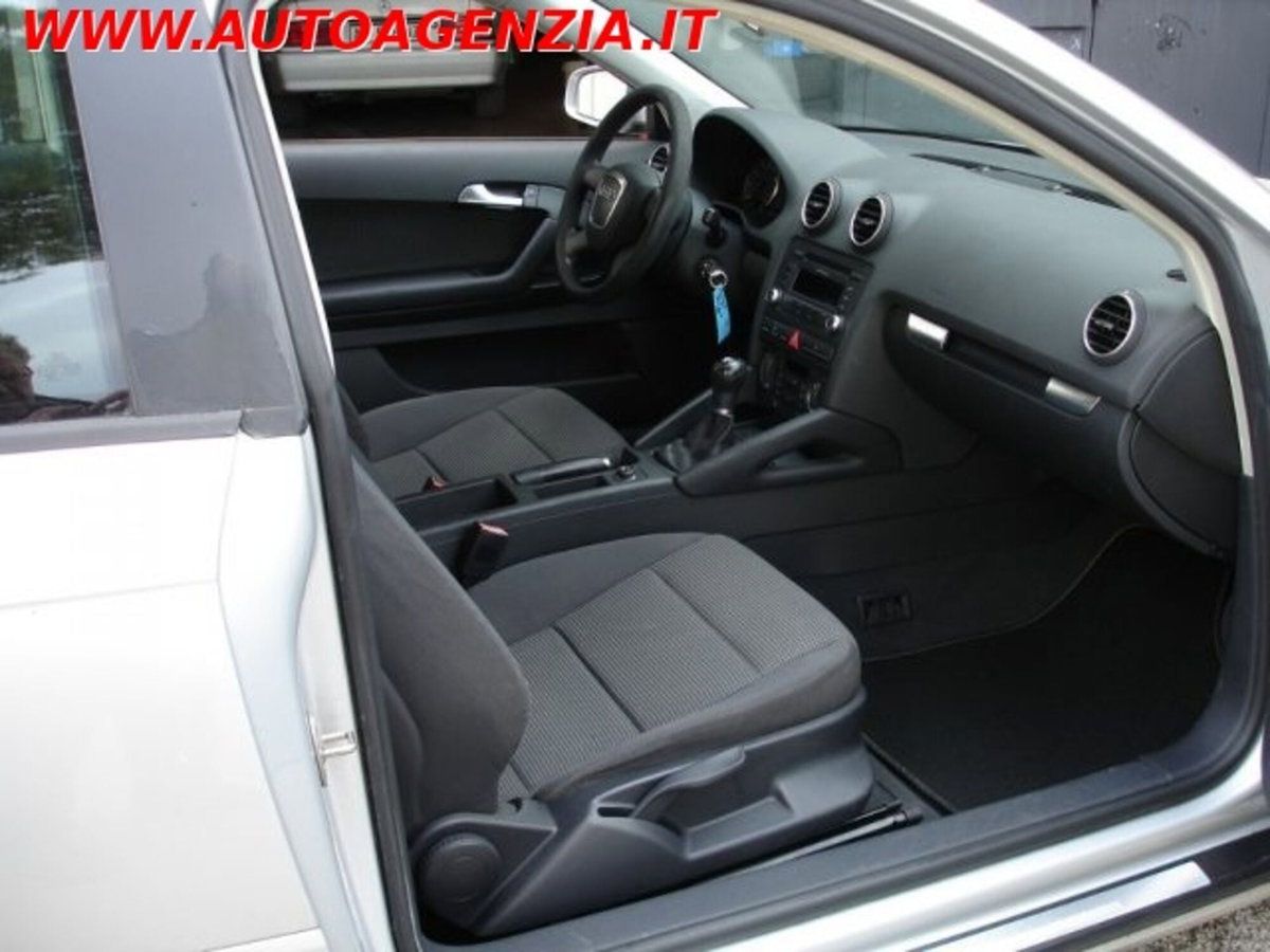 Audi A3 1.6 Ambiente (12)