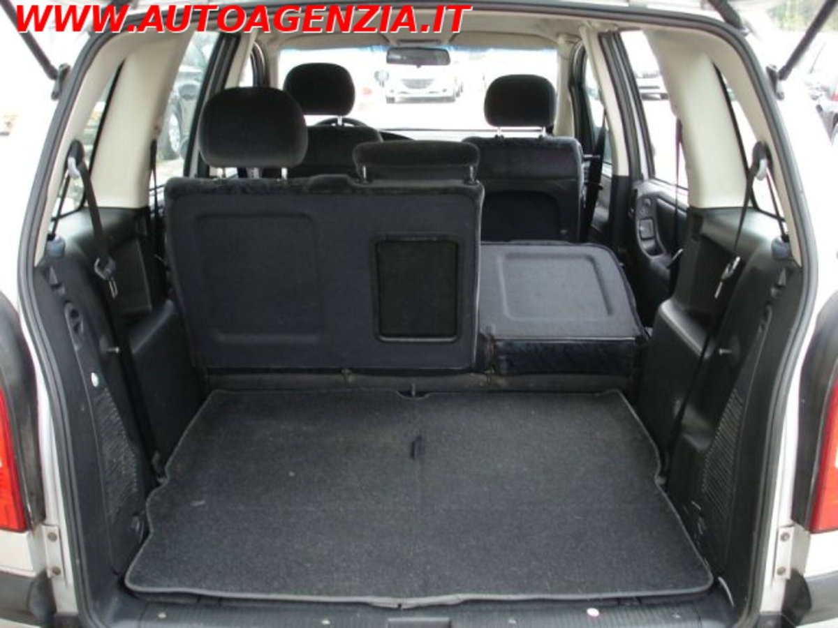 Opel Zafira 16V DTI cat Comfort (13)