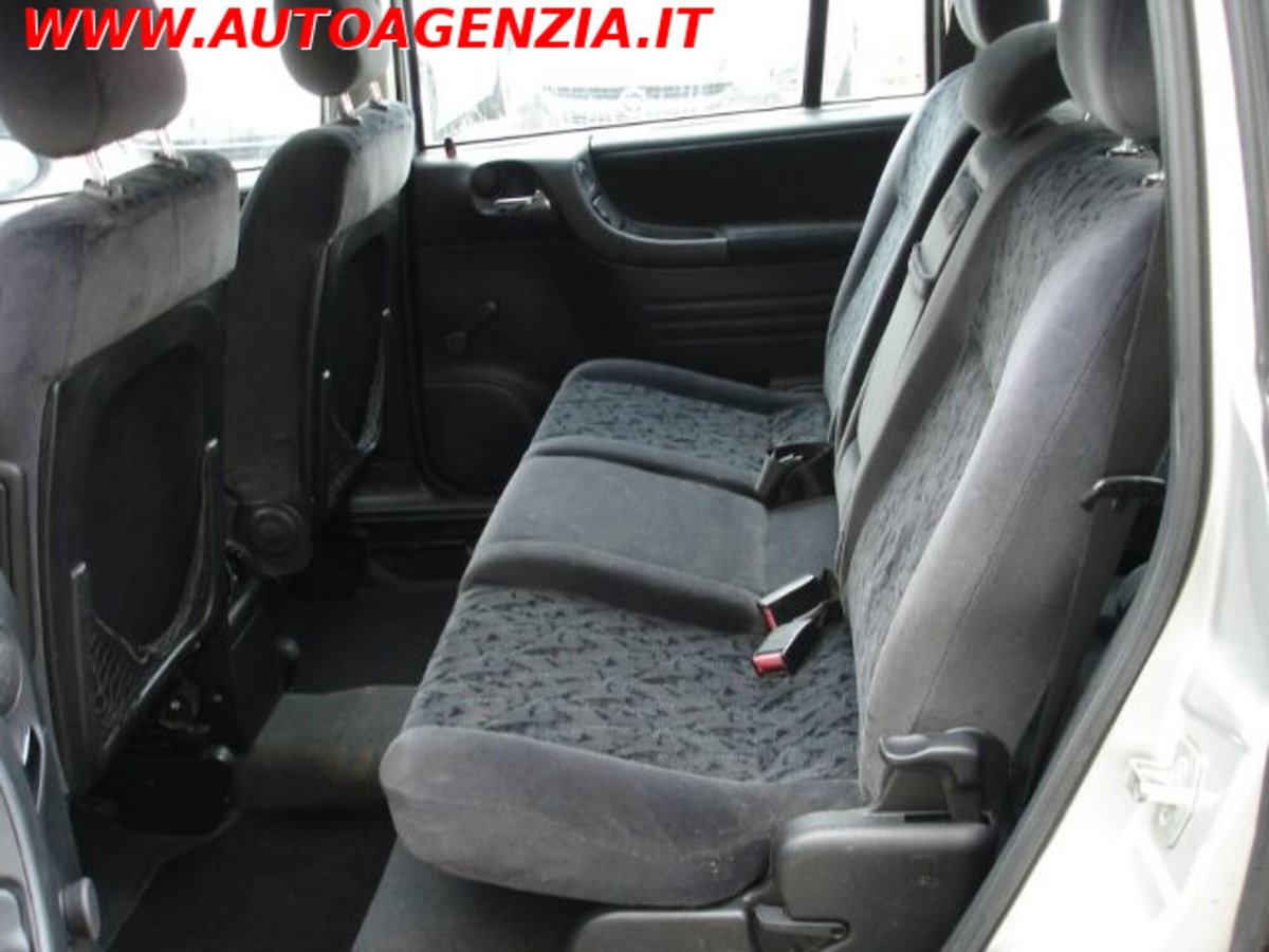 Opel Zafira 16V DTI cat Comfort (9)