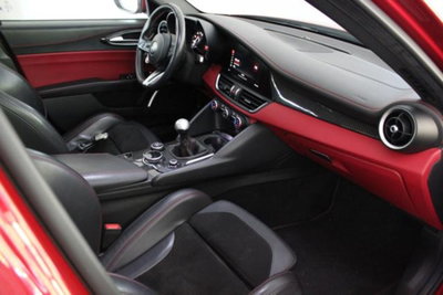Alfa Romeo Giulia 2.9 T V6 Quadrifoglio (10)